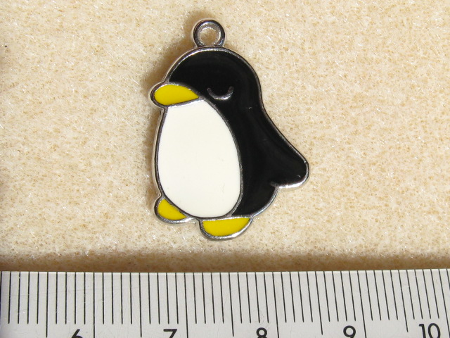 カラーチャーム　ペンギン　約24×19ミリ