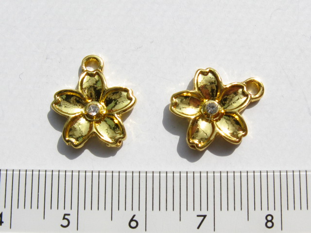 チャーム　さくら(石入り)　ゴールド