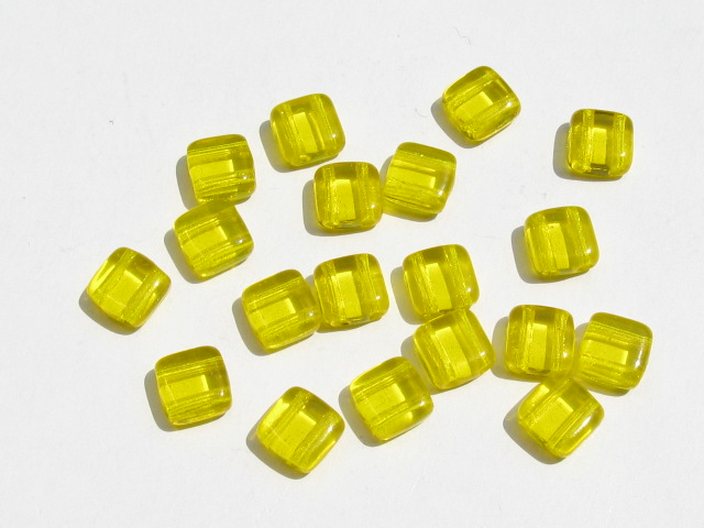 チェコビーズ　フラットスクエア　２ホール　６ミリ　レモン