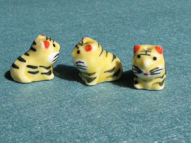 陶器ビーズ　干支　約20×18mm　トラ