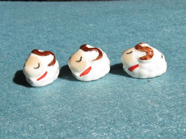 陶器ビーズ　干支　約20×14mm　ヒツジ