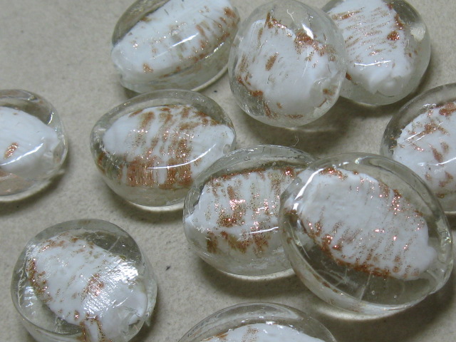 ハンドメイドガラス　オーバル　約28×24ｍｍ　ホワイト