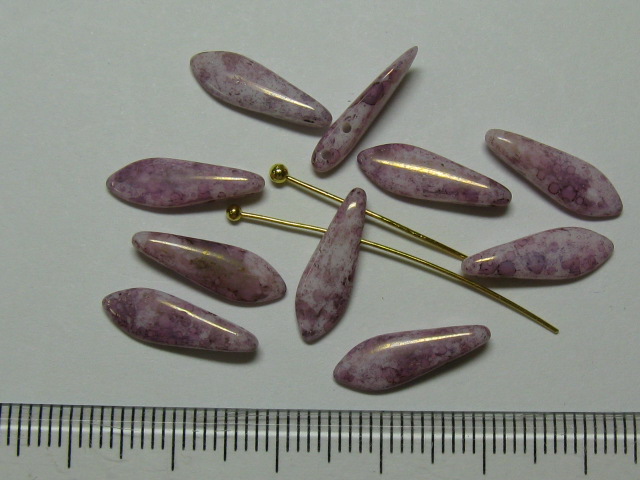 チェコビーズ　ダガー　２ホール　５×１６ミリ　オペークラスターピンク