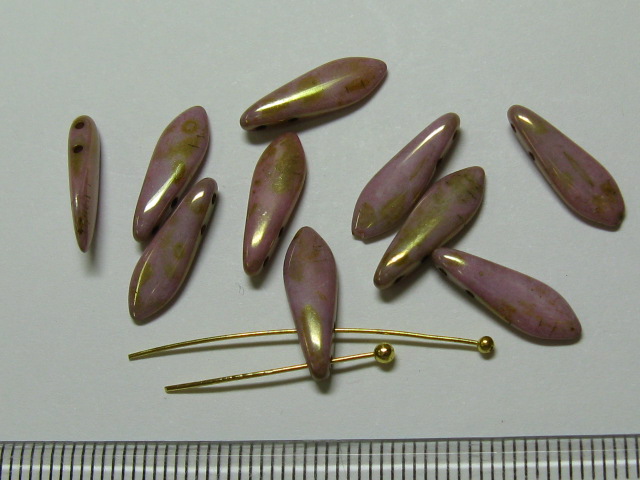 チェコビーズ　ダガー　２ホール　５×１６ミリ　オペークローズゴールドトパーズ