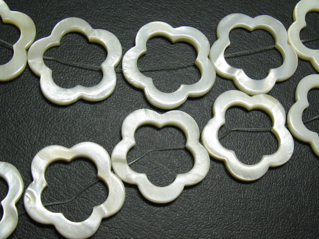 シェルパーツ　30ミリ　梅花梅穴　ナチュラルカラー