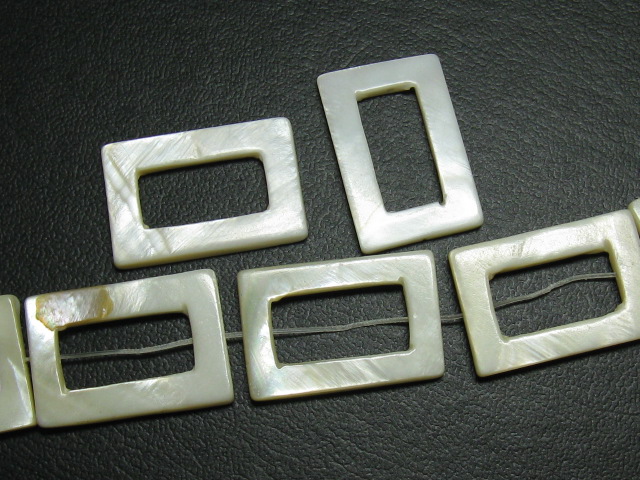 シェルパーツ　30×20ミリ　長方形・リング　(２個入)　ナチュラルカラー