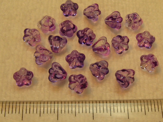 チェコビーズ　ベルフラワー　６×４ミリ　ウルトラバイオレット
