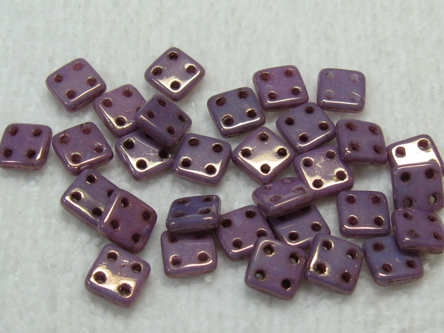 チェコビーズ　フラットスクエア　４ホール　６ミリ　オペークラスターアメジスト