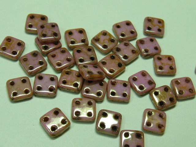 チェコビーズ　フラットスクエア　４ホール　６ミリ　オペークローズゴールドトパーズ