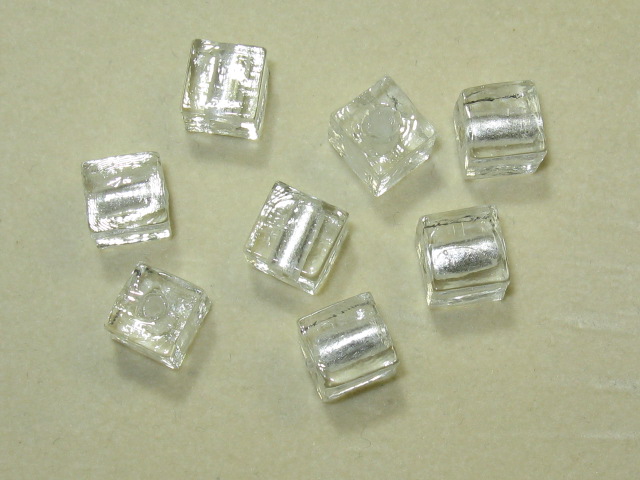 ベネチアン風ガラス　キューブ　約10×10ｍｍ　白色