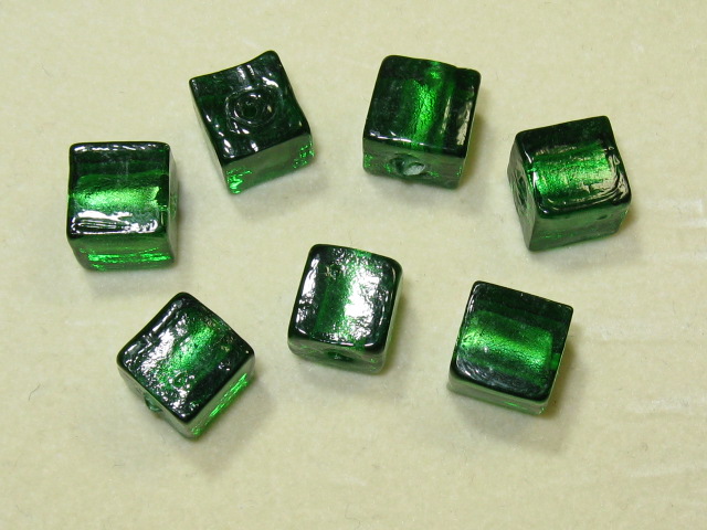 ベネチアン風ガラス　キューブ　約10×10ｍｍ　深緑色