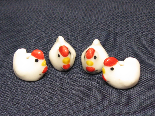 陶器ビーズ　干支　約24×13mm　酉(ニワトリ)