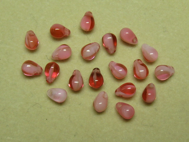 チェコビーズ　ティアドロップ　４×６ミリ　２トーンフューシャ