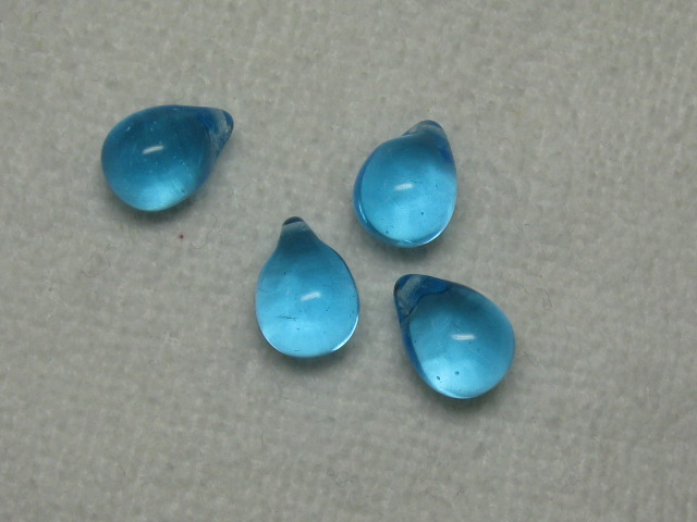 チェコビーズ　ティアドロップ　10×14ミリ　アクア