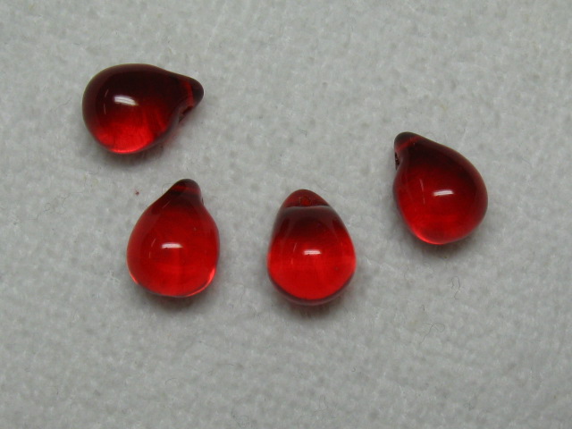 チェコビーズ　ティアドロップ　10×14ミリ　シャムルビー