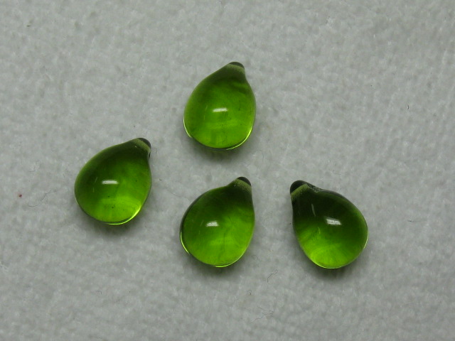 チェコビーズ　ティアドロップ　10×14ミリ　オリーブ