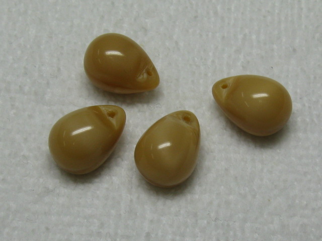 チェコビーズ　ティアドロップ　10×14ミリ　オペークヘージュ