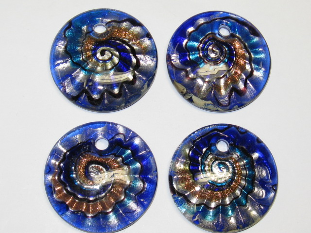 ハンドメイドガラス　丸平型　約44ｍｍ　ダークブルー＆ライトブルー