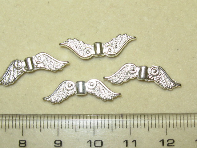 エンゼルウイング　２１×６mm　ホワイトシルバーカラー