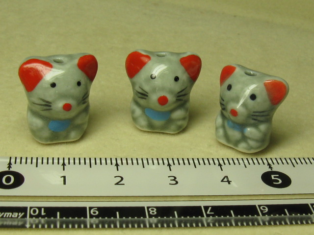 陶器ビーズ　干支　約16×16mm　ネズミ