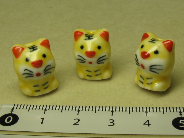 陶器ビーズ　干支　約13×17mm　トラ　②