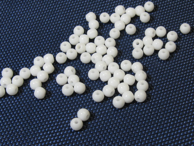 チェコ　プレス　ラウンド　３ミリ　チョークホワイト