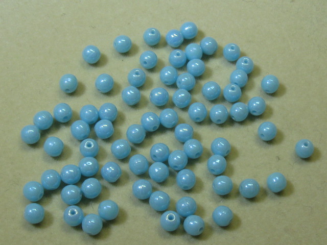 チェコ　プレス　ラウンド　４ミリ　オペークラスターベイビーブルー