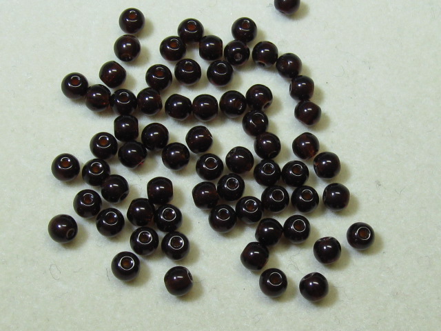 チェコ　プレス　ラウンド　４ミリ　ガーネット