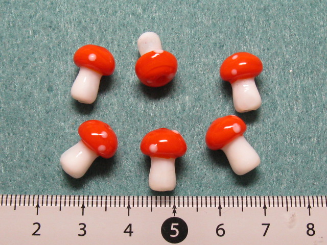 陶器ビーズ　きのこ　約13×10mm　オレンジ