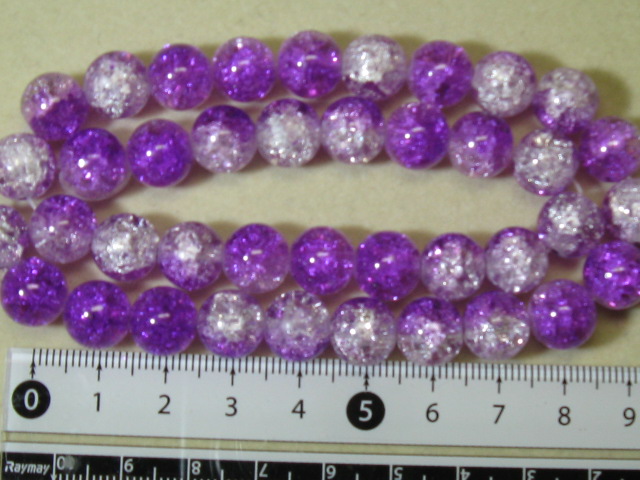 塗装クラックカラスビーズ　約10mm　赤紫×白色