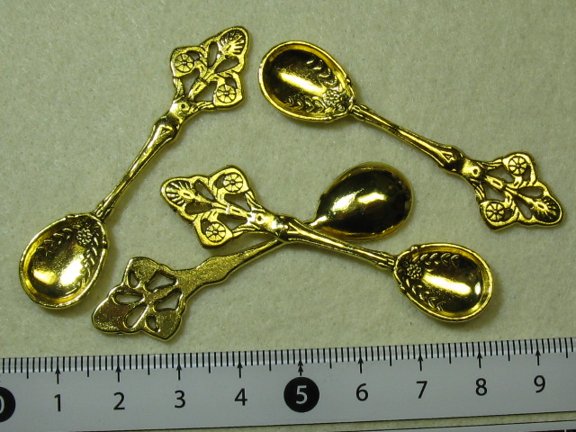 チャーム　スプーン　 59×20ミリ　ゴールド