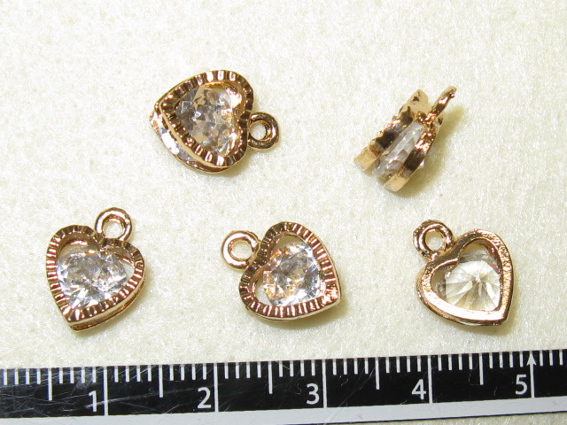 キュービックチャーム　ハート型　 約12×8ミリ ゴールドカラー