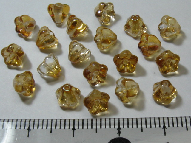 チェコビーズ　ベルフラワー　６×４ミリ　シャンパンアイリスサテン