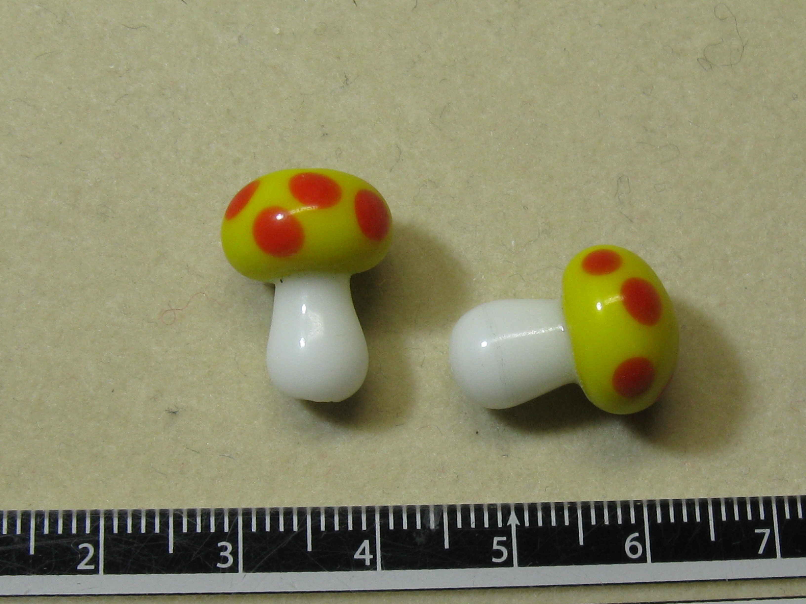 陶器ビーズ　きのこ　約17×13mm　黄色