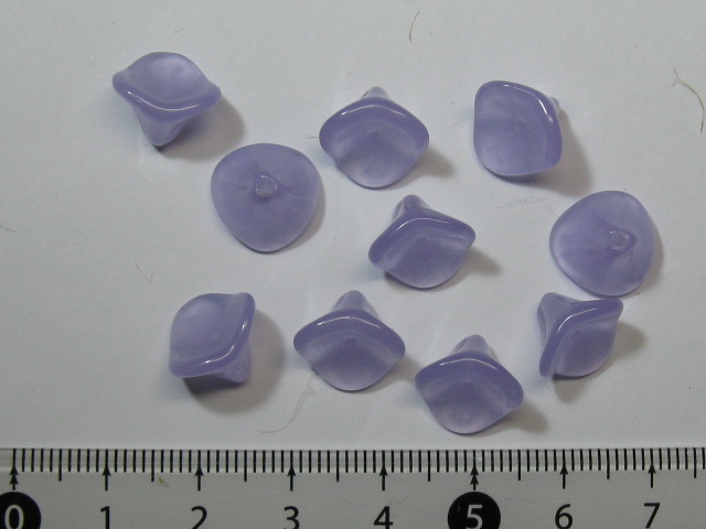 チェコビーズ　フラワー（たて穴）　１０×１２ミリ　ミルキーアレキサンドライト