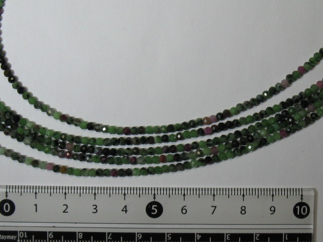 天然石　３×２.5ミリ　ラウンド　カット　(一連38.5センチ)　ルビーinゾイサイト