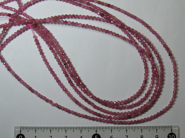 天然石　２.4ミリ　ラウンド　カット　(一連39.5センチ)　ピンクトルマリン