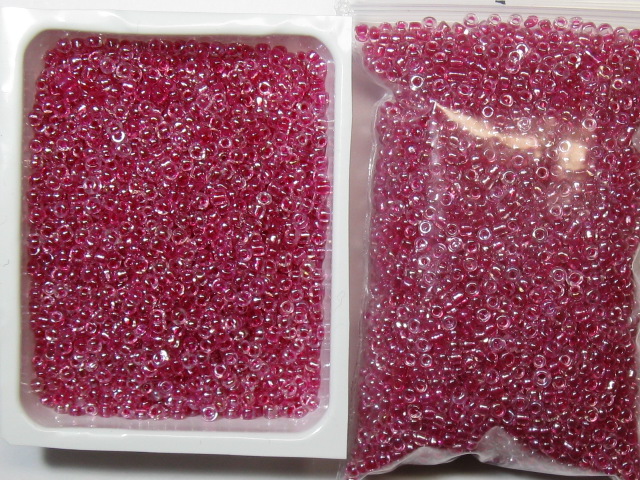 徳用ビーズ　２ミリ　約50ｇ入り　ラスター赤紫