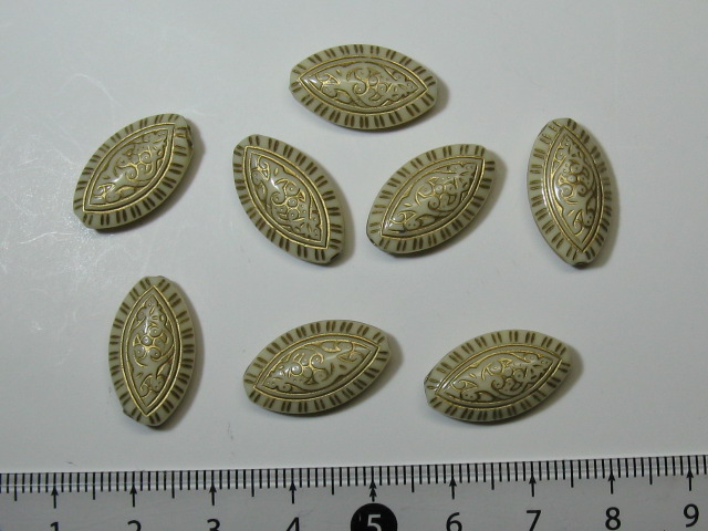 アクリル・プラスチックビーズ　マーキス型　19×11㎜　ベージュ地に金模様