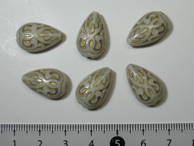 アクリル・プラスチックビーズ　ドロップ型　18×11㎜　白地に金模様