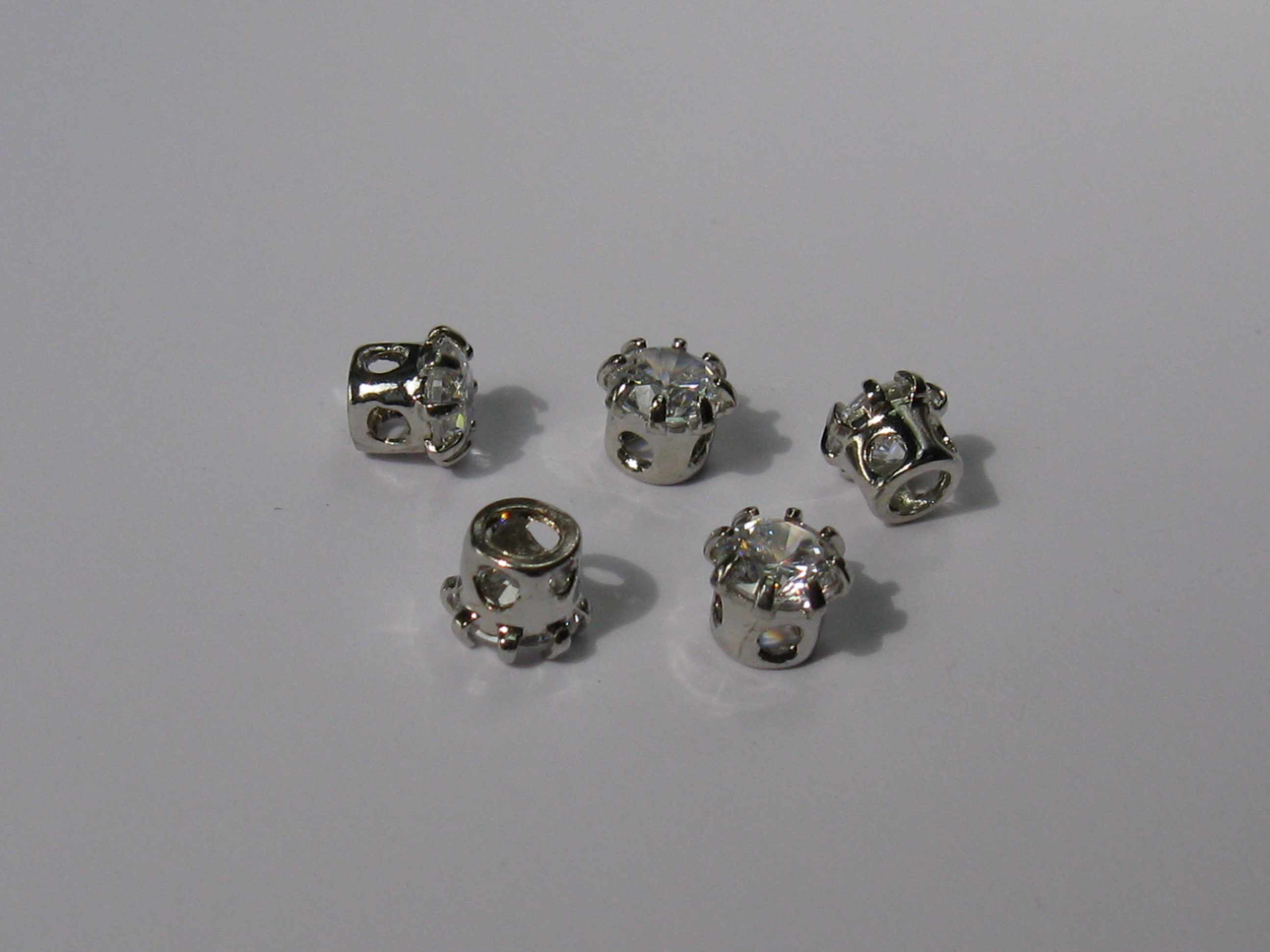 キュービック　丸型　４mm　(５個入り)　ロジウムクリスタル