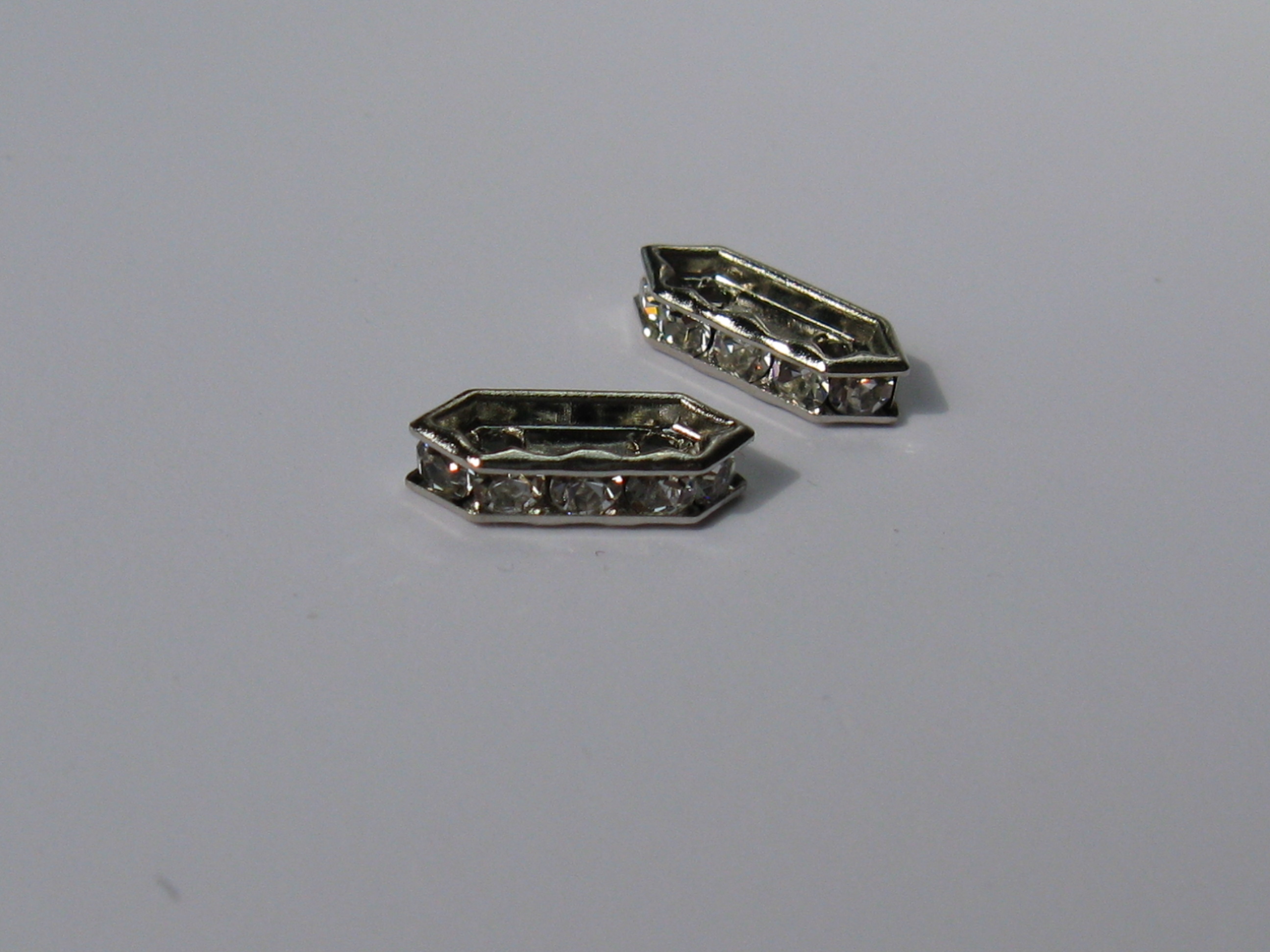 ロンデル　バー　４×１０mm　(２個入り)　ロジウムクリスタル　スワロフスキー使用