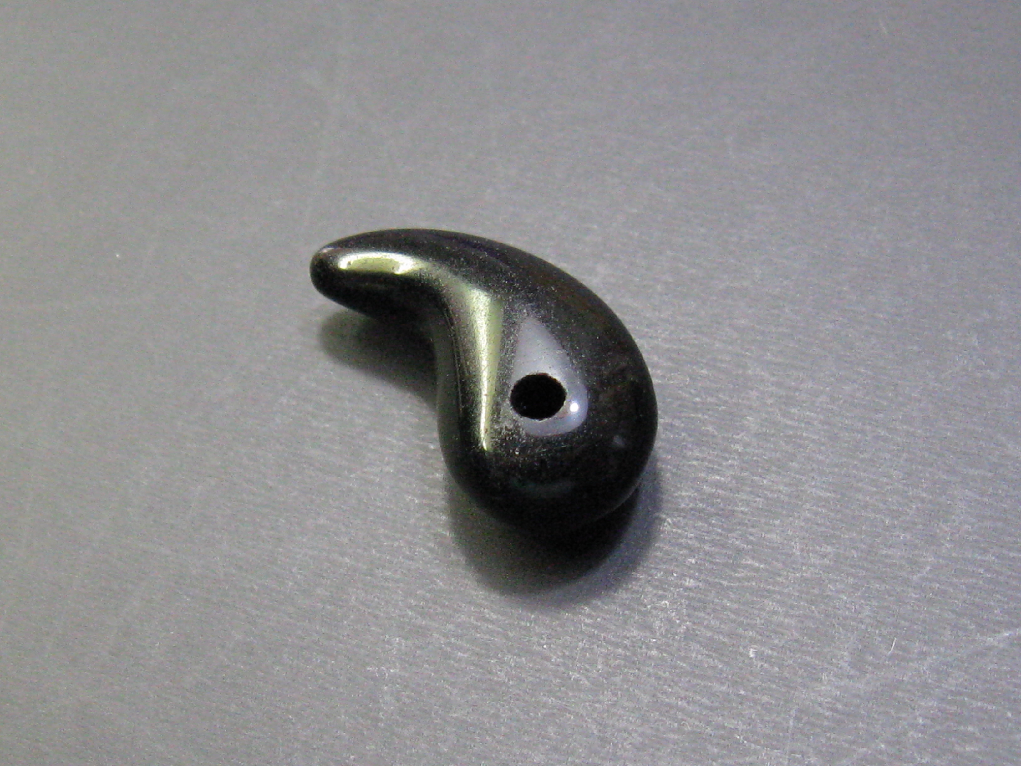 まが玉　約２２mm　(１個入り)　オニキス