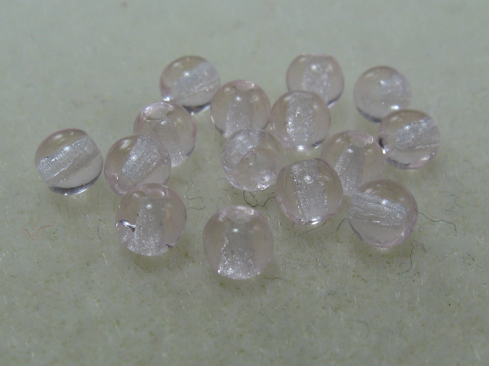 チェコ　プレス　ラウンド　４ミリ　ロザリン