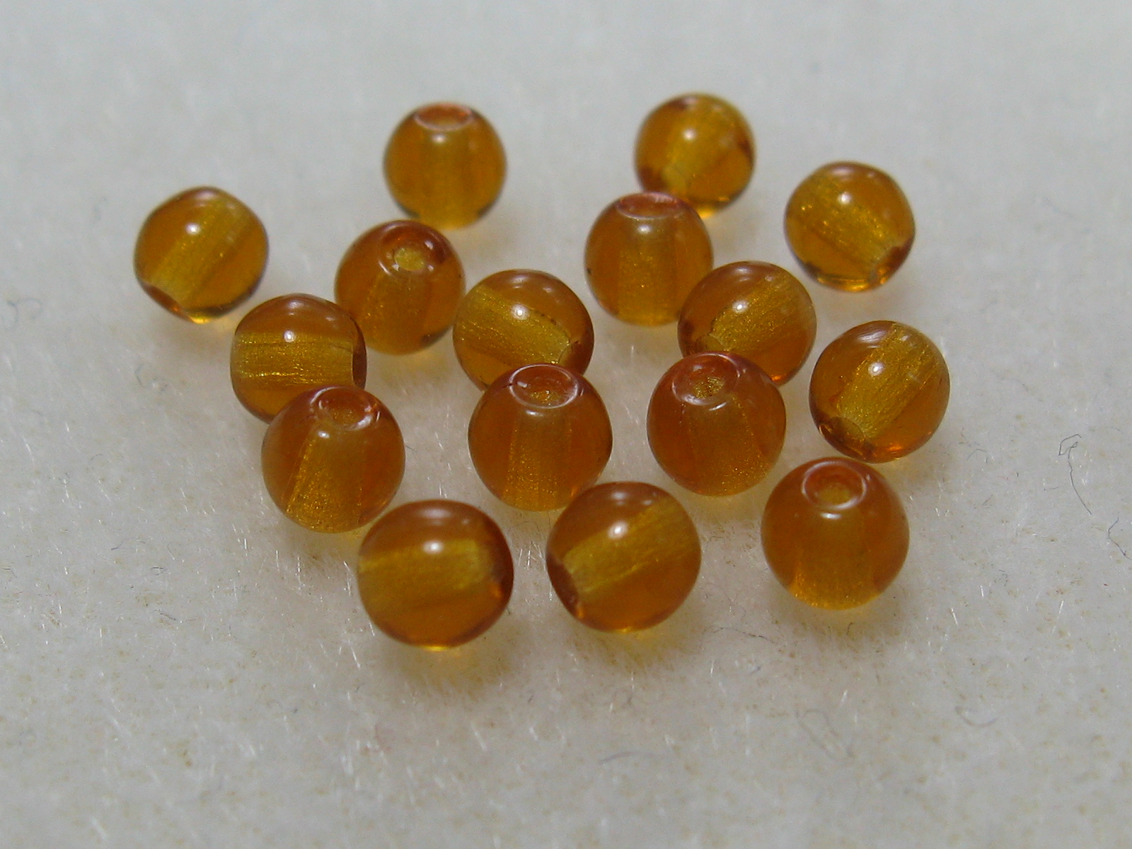 チェコ　プレス　ラウンド　４ミリ　トパーズ