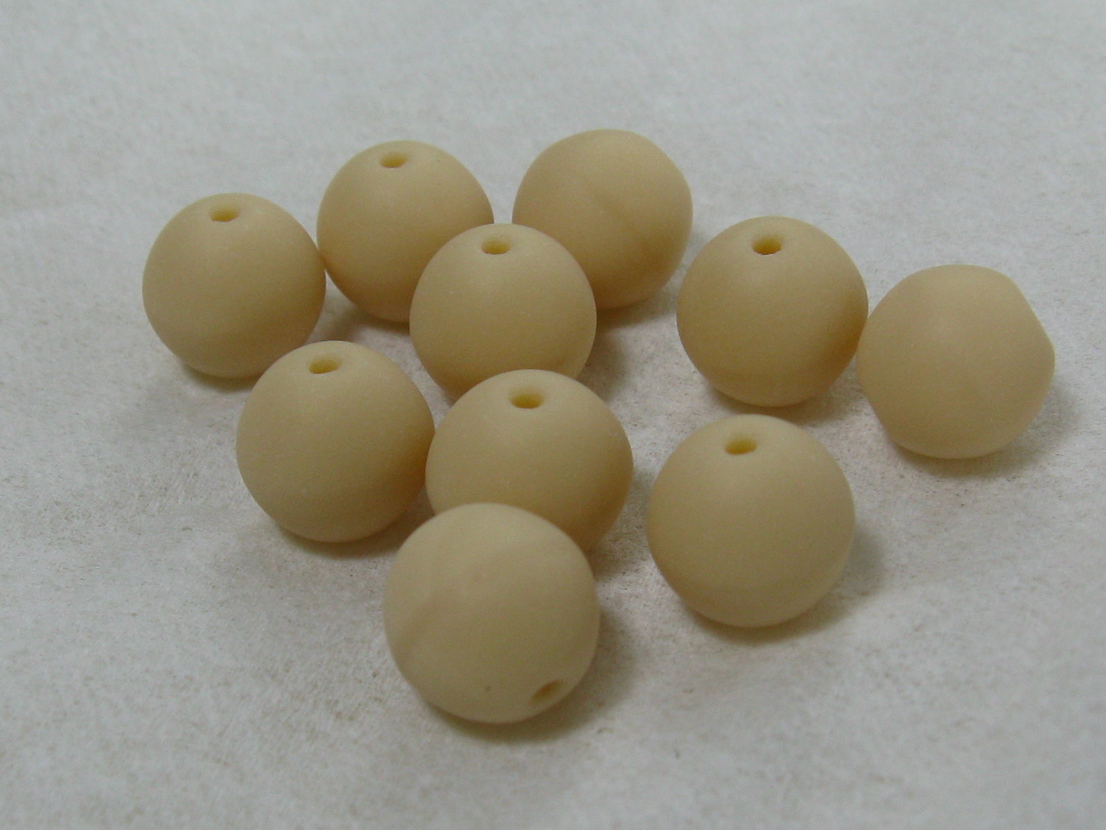 チェコ　プレス　ラウンド　８ミリ　マットベージュ