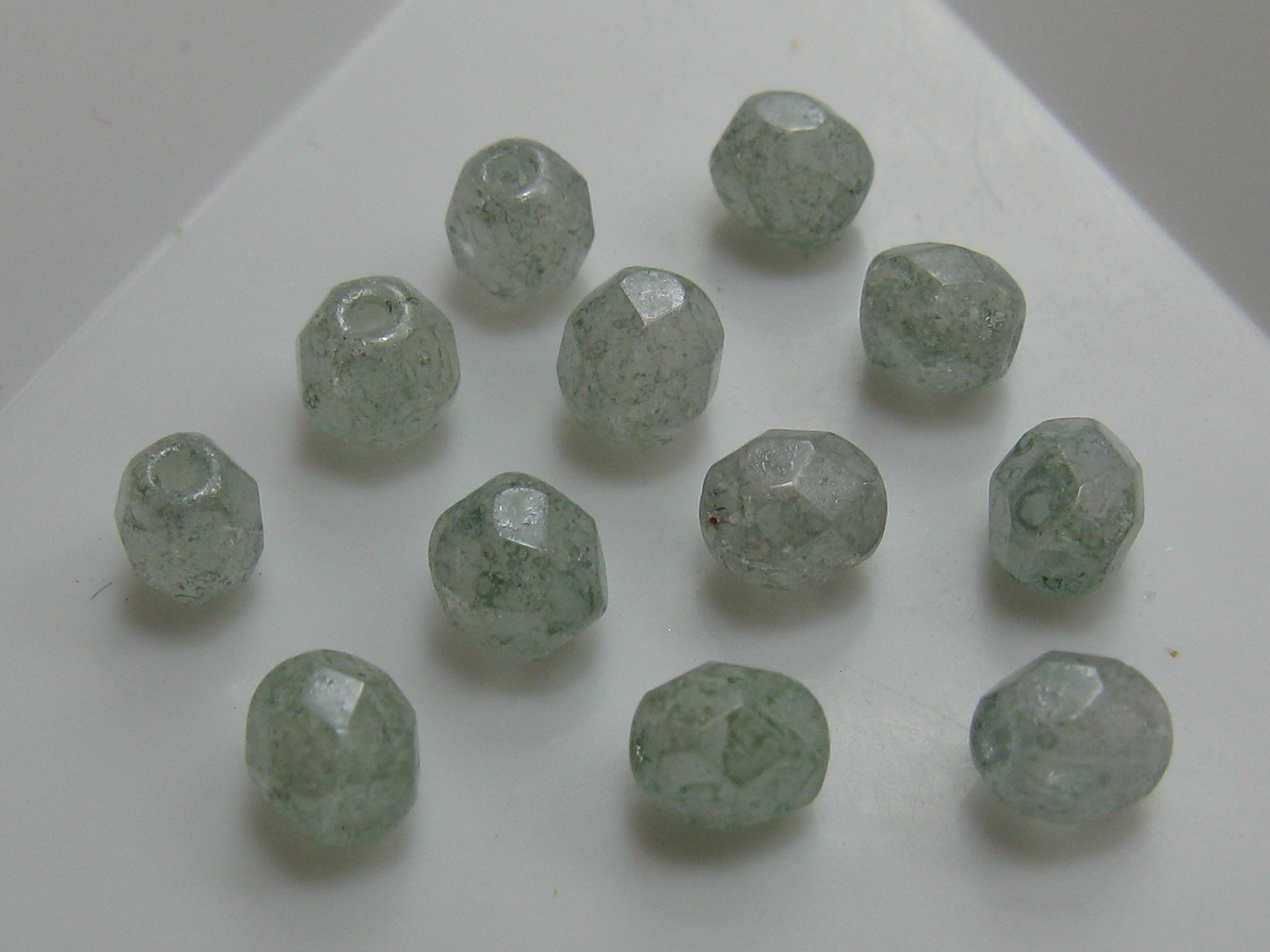 チェコ　ＦＰ　４ミリ　ラスターストーングリーン