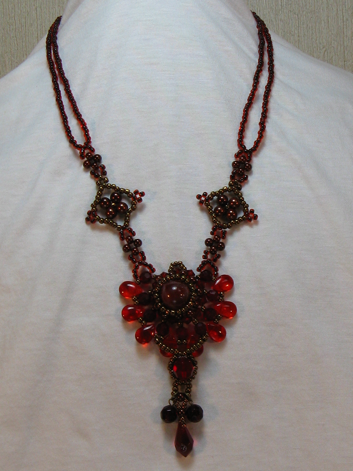 シャムカラービーズとシズクのネックレスＡ