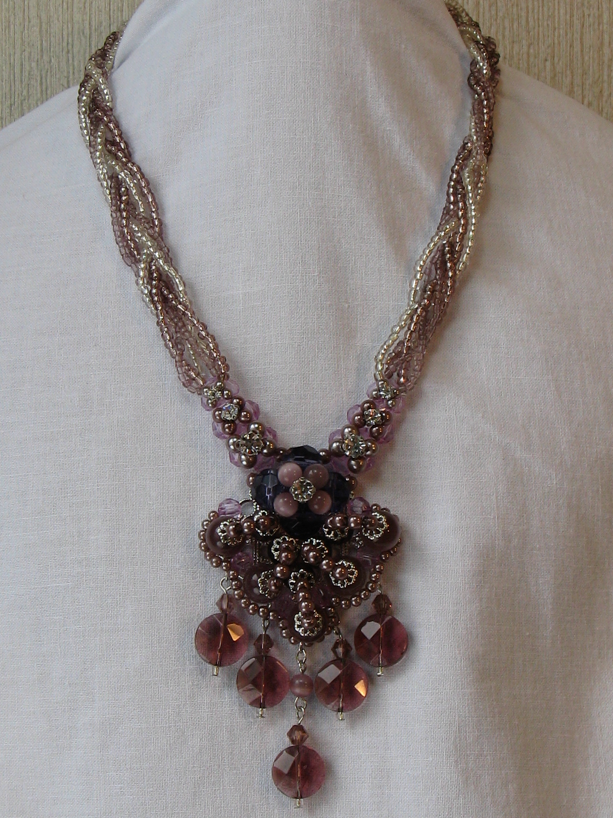 キャッツアイのＶネックレスＡ