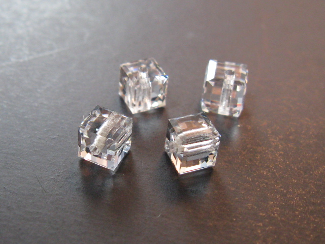 5601番　４mm　クリスタル